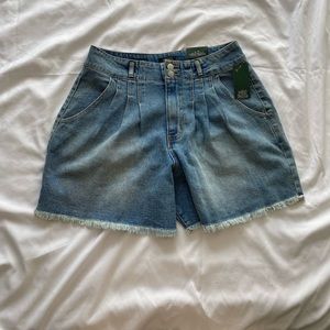 Shorts size 10 new with tags newer worn